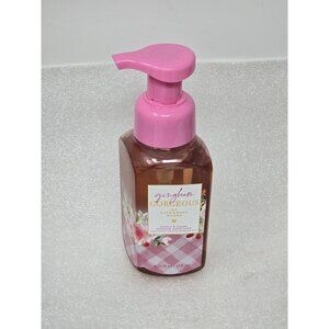 Bath & Body Works Gingham Gorgeous Foaming Hand Soap 8.75 Oz Peony & Strawberry